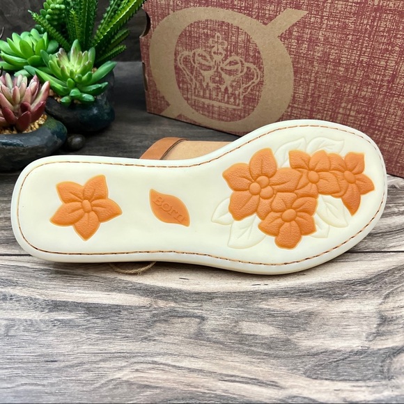 NIB Born Sassafrass Slip On Slide Thong Flat Sandal Brown Cognac Leather 8M 39 - Picture 9 of 12